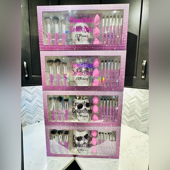COPY - Essential Skull Collection 13 pieces Makeup Brush set - Picture 1 of 4
